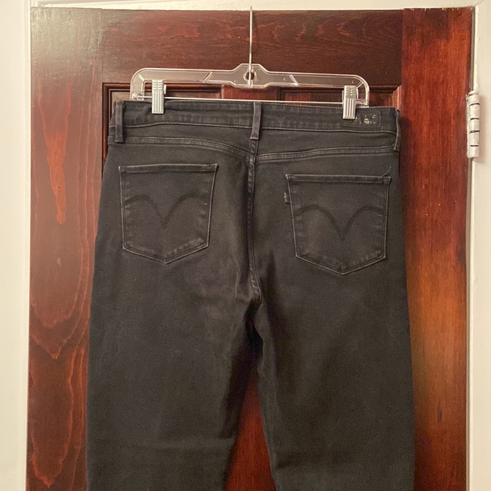 Levi’s black mid rise skinny size 12S (W31 L30)